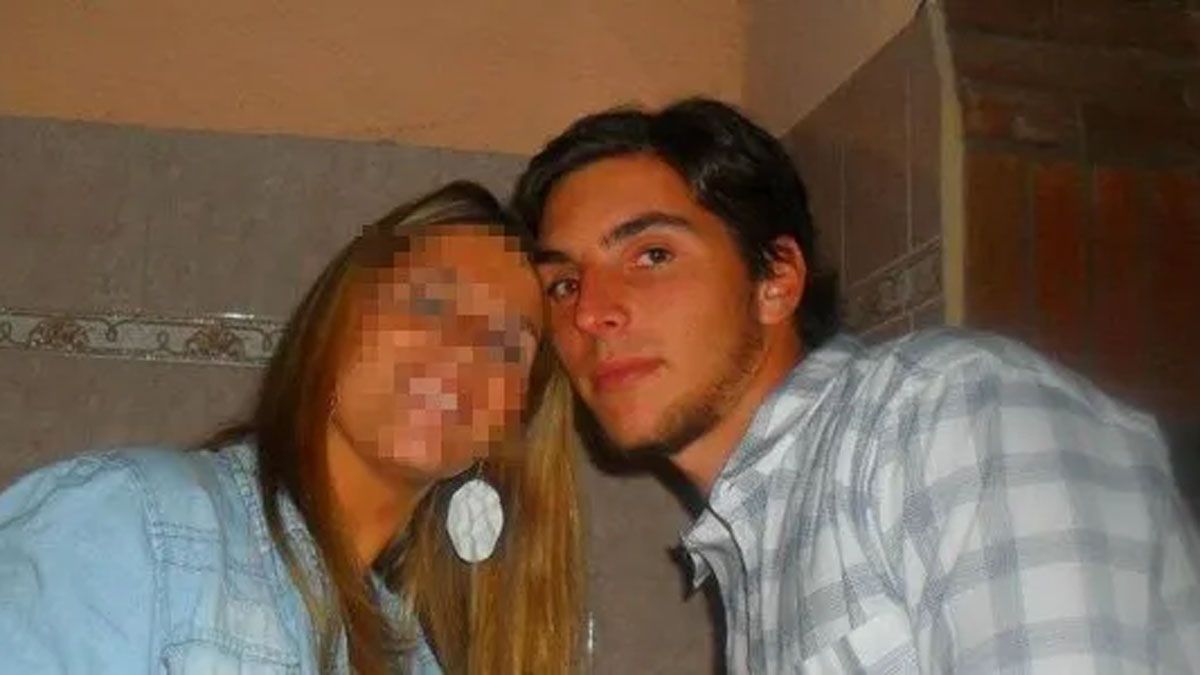 Matías Quiroga tenía 21 años, estudiaba, era deportista y estaba de novio. El disparo que recibió entró por uno de sus hombros y le atravesó el corazón y los pulmones. No tuvo chances. Matías Quiroga tenía 21 años, estudiaba, era deportista y estaba de novio. El disparo que recibió entró por uno de sus hombros y le atravesó el corazón y los pulmones. No tuvo chances.