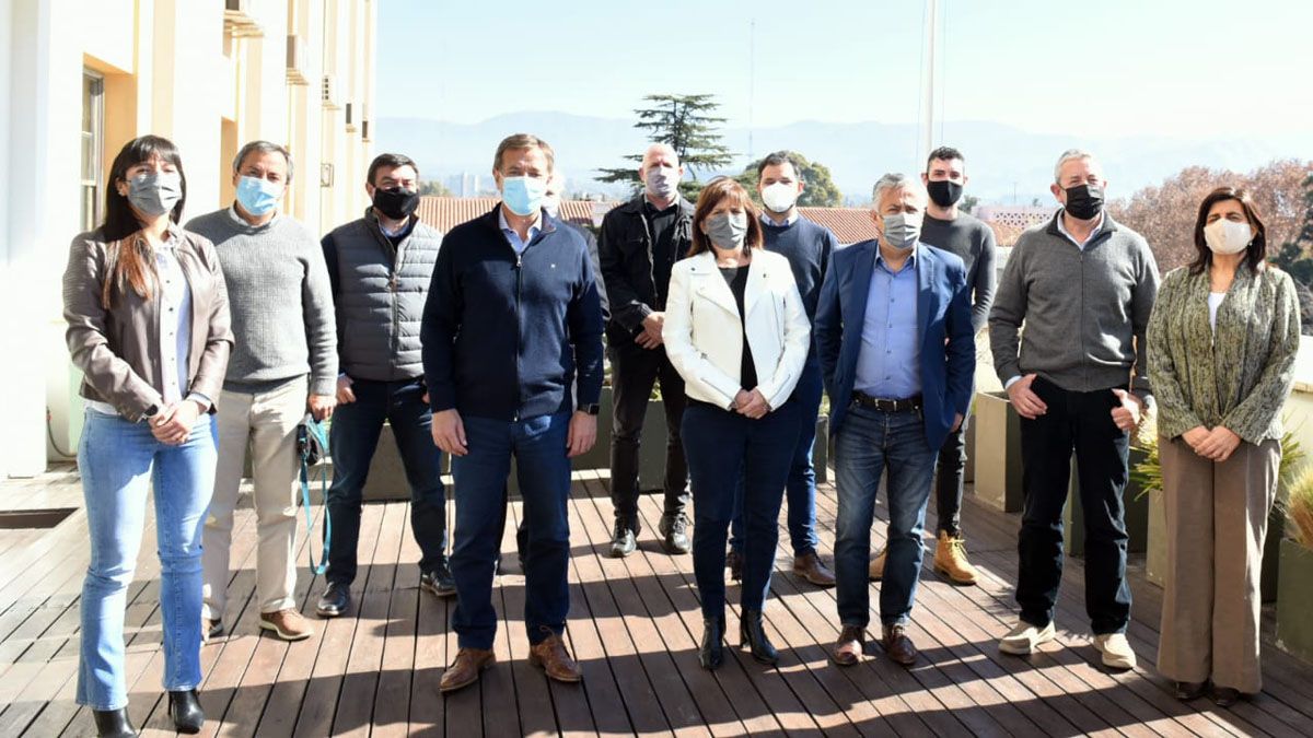 En la casa de Gobierno. Allí estuvo la presidenta nacional del PRO, Patricia Bullirch, junto a Omar De Marchi y con la cúpula radical, encabezada por Rodolfo Suarez, Alfredo Cornejo y Julio Cobos.