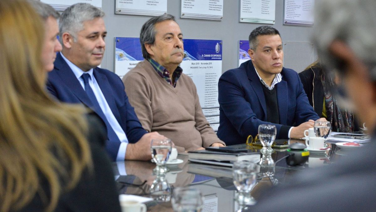 De izquierda a derecha: Germán Gómez (PJ), Enrique Thomas (PRO) y David Sáez (UCR).&nbsp;