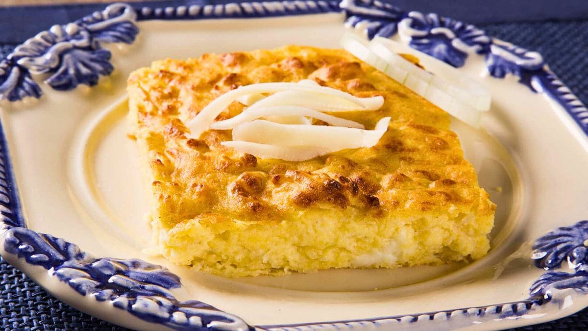 La sopa paraguaya es una especie de bizcochuelo a base de maíz