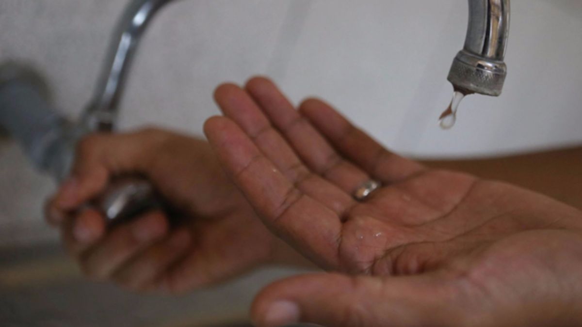 Cada mendocino consume entre 800 y mil litros de agua por día. Lo ideal sería por lo menos bajarlo a la mitad.