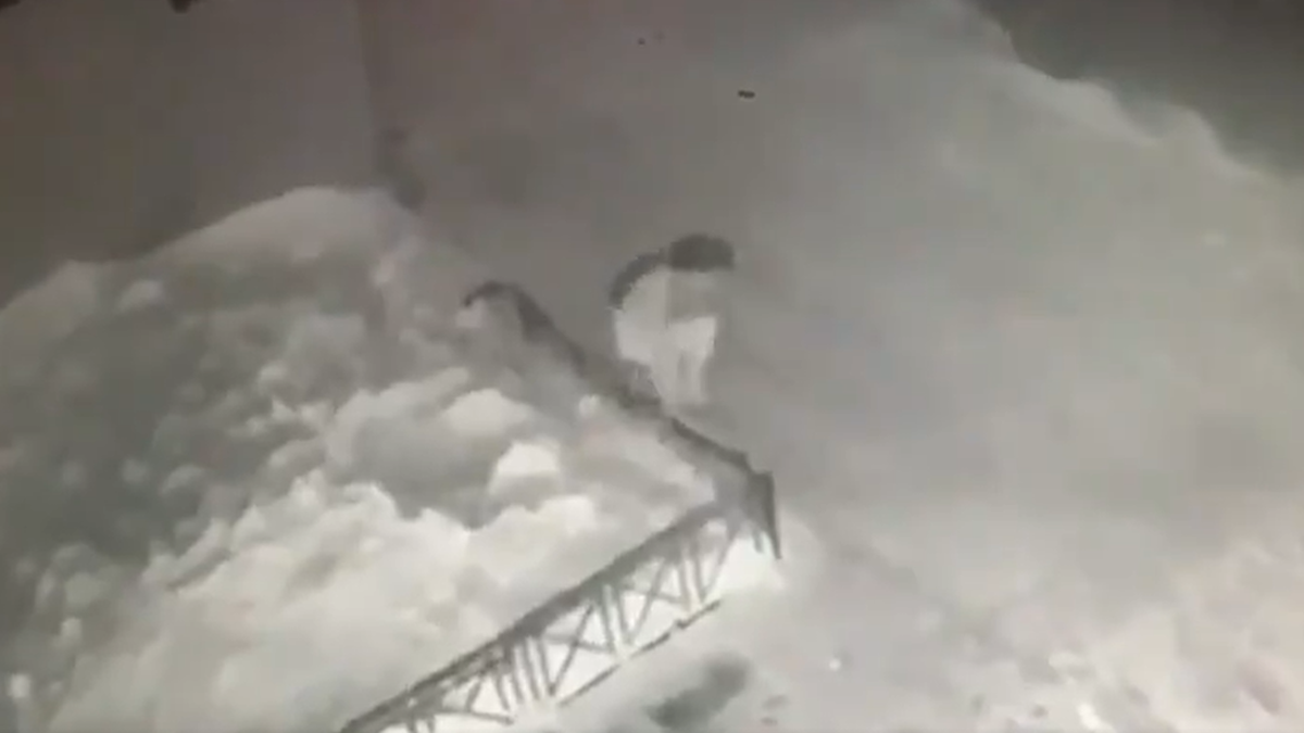 La niña de 6 años cayó de un cuarto piso.