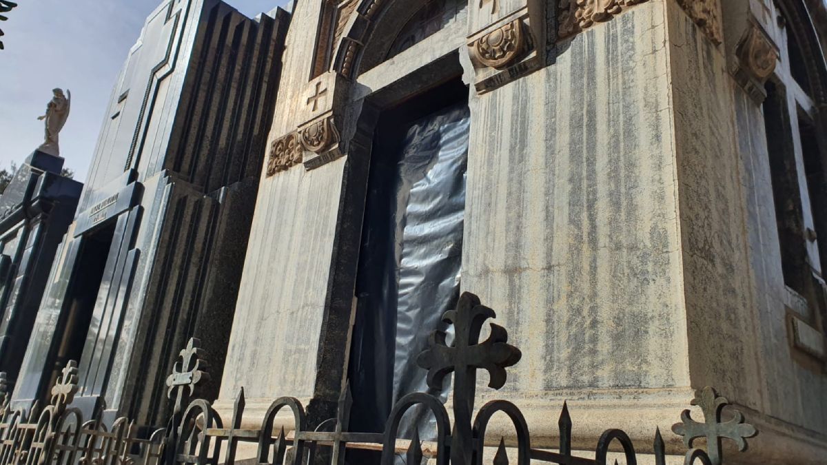 La inseguridad en Mendoza no perdona ni a los cementerios. El robo en Maipú de puertas de mausoleos ha despertado alarmas y dolor entre las familias afectadas.