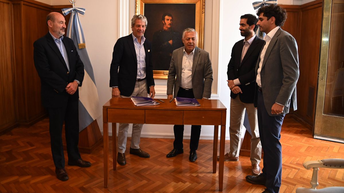 Con tres de sus nuevos ministros. Cornejo cierra en 2024 su quinto año al frente del poder político mendocino. Con tres de sus nuevos ministros. Cornejo cierra en 2024 su quinto año al frente del poder político mendocino.