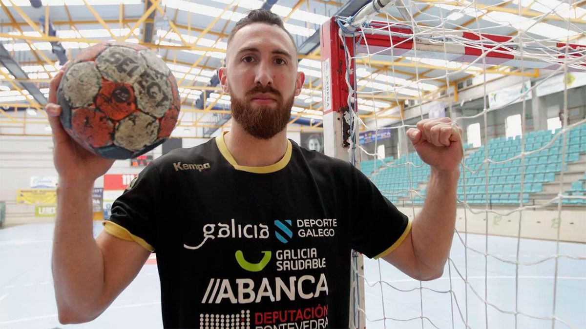 Franco Gavidia es un jugador argentino de handball que juega en Hungría y decidió regresar a su país debido a la guerra entre Rusia y Ucrania.