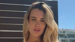 Camila Homs se suma al taparrabos en clave multicolor pitón y marca tendencia XS