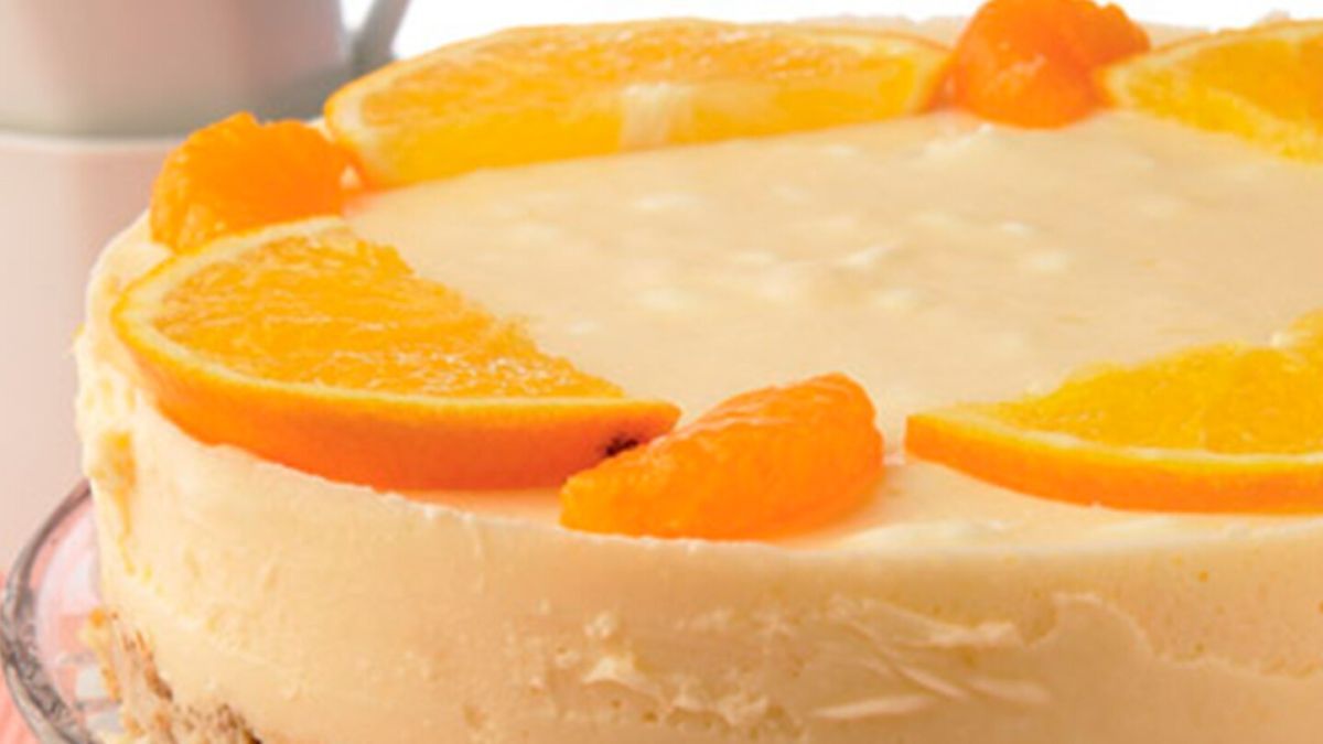 La torta helada de mandarina se prepara en menos de 30 minutos. La torta helada de mandarina se prepara en menos de 30 minutos.