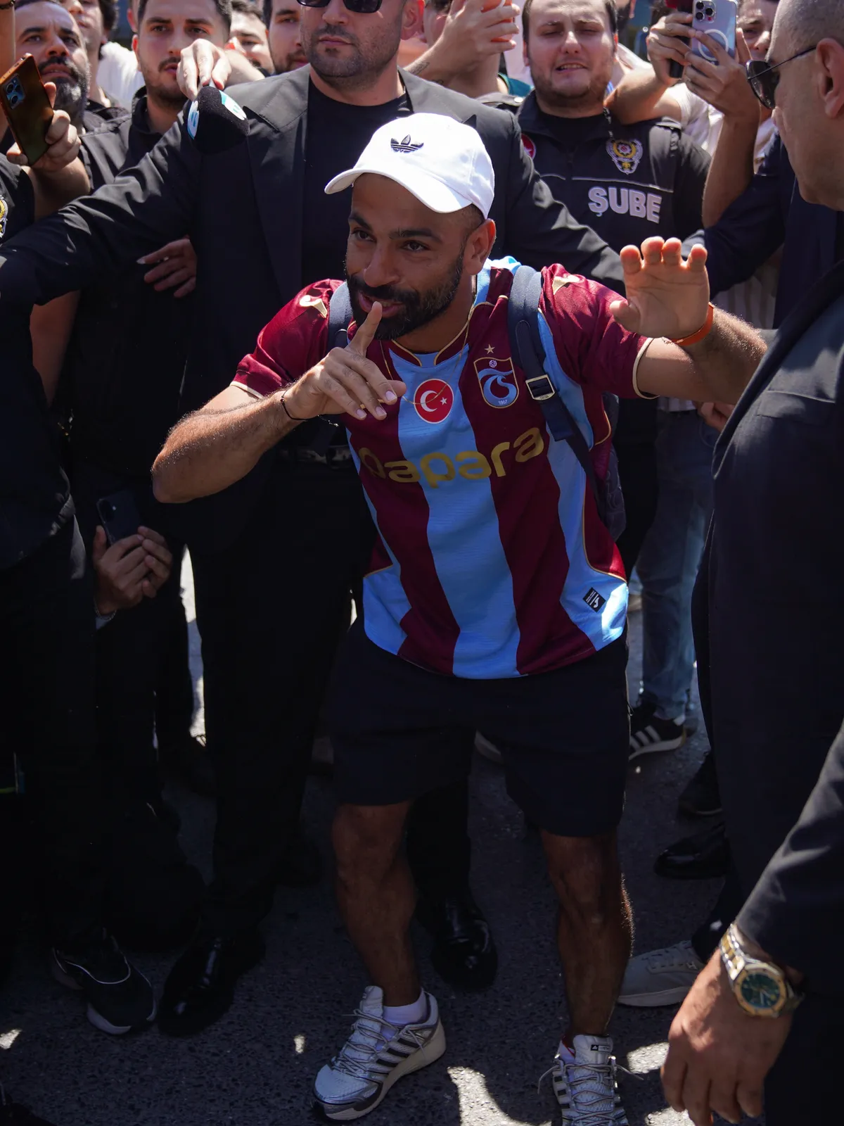 Salah se mostr&oacute; feliz con el recibimiento de los hinchas.
