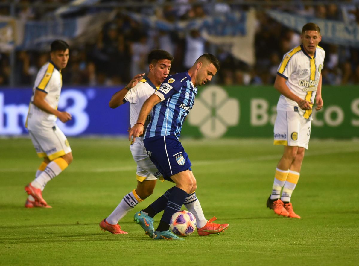Atlético Tucumán solo sumó un punto ante Rosario Central y no pudo acercarse a Boca