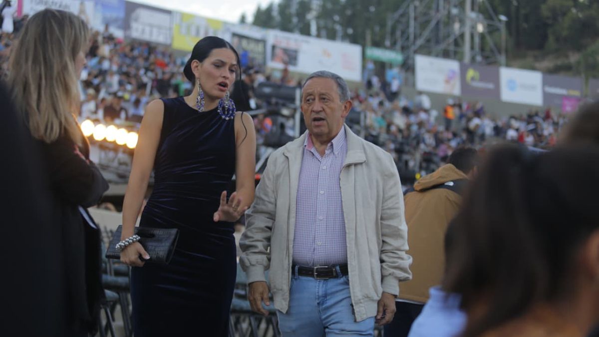 El intendente de Malargüe, Celso Jaque, y su par de Santa Rosa, Flor Destéfanis, ya evalúan pedir un adelanto de coparticipación o una ayuda financiera para paliar la caída de ese reparto federal y de la propia recaudación. El intendente de Malargüe, Celso Jaque, y su par de Santa Rosa, Flor Destéfanis, ya evalúan pedir un adelanto de coparticipación o una ayuda financiera para paliar la caída de ese reparto federal y de la propia recaudación.