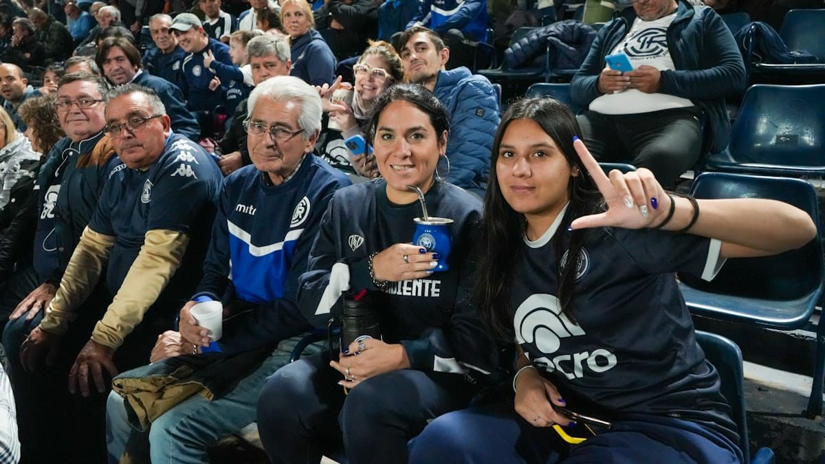 Gran marco de público en el Gargantini.