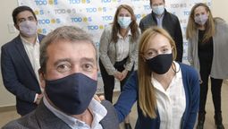 La senadora y presidenta del PJ, Anabel Fernández Sagasti, encabezó el encuentro que se hizo en Maipú. En la foto, a su lado aparece Adolfo Bermejo y atrás el intendente Roberto Righi.