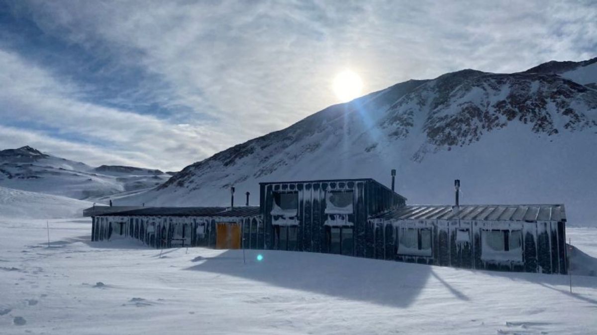 Los frentes fríos tiñeron a las montañas de blanco con sorprendentes nevadas tardías.