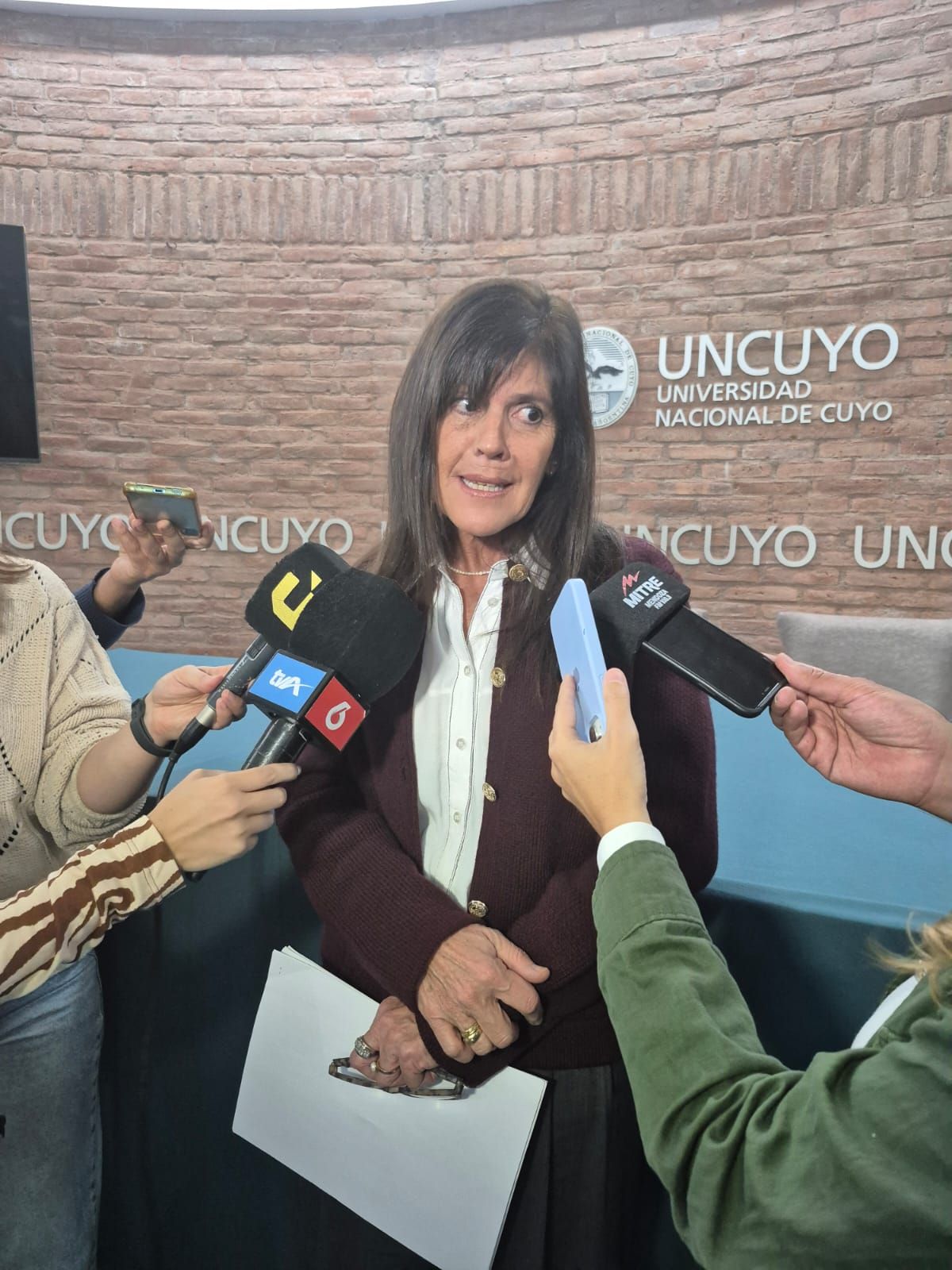 Maria Ana Barroso, directora de educación secundaria de la UNCUYO, dio a conocer que el sábado 4 de octubre será la prueba de lengua y el sábado 11 de octubre la de matemática. Maria Ana Barroso, directora de educación secundaria de la UNCUYO, dio a conocer que el sábado 4 de octubre será la prueba de lengua y el sábado 11 de octubre la de matemática.