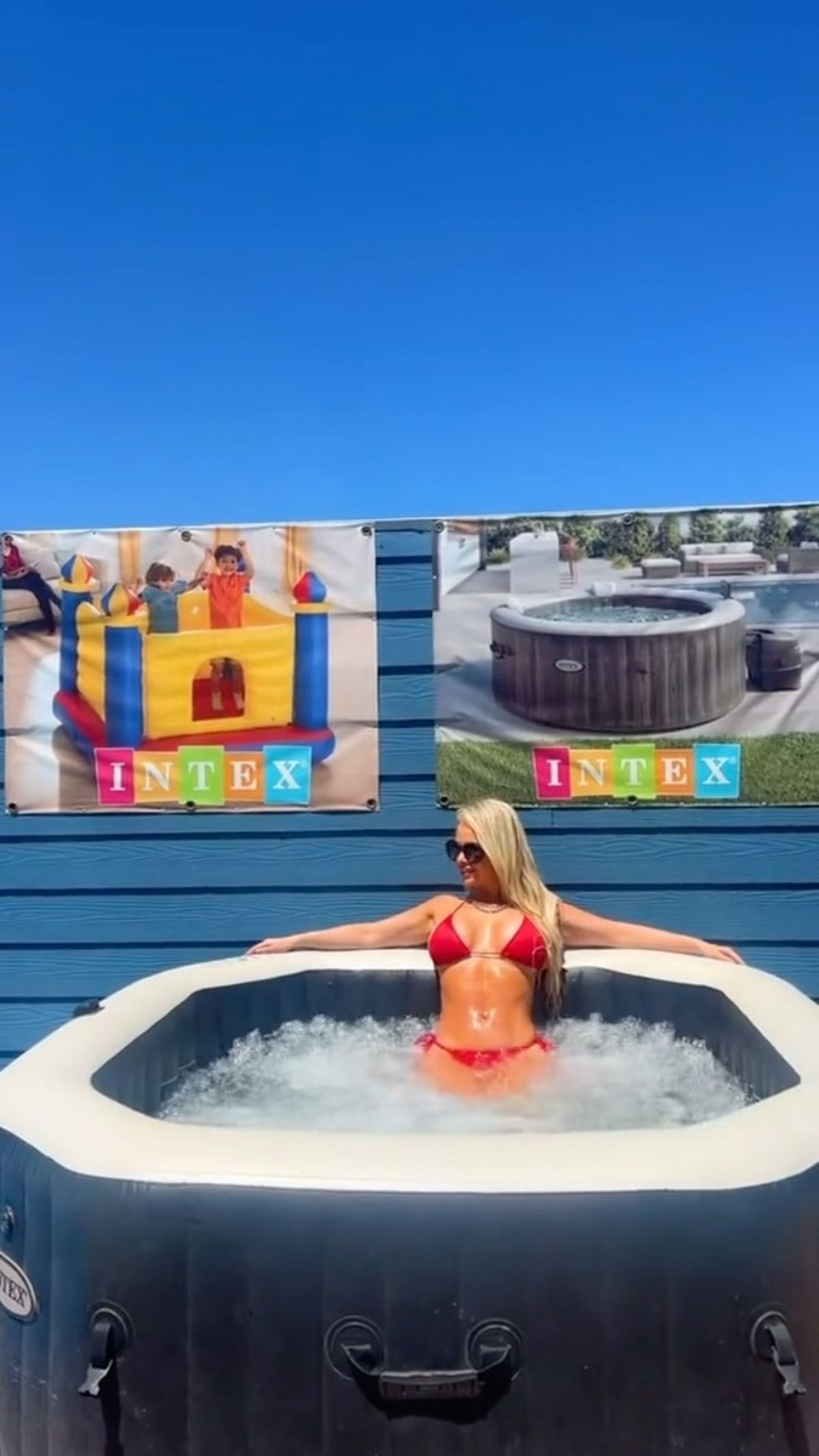 Alejandra Maglietti es la reina del taparrabos ultra XXS con su último modelito. Alejandra Maglietti es la reina del taparrabos ultra XXS con su último modelito.