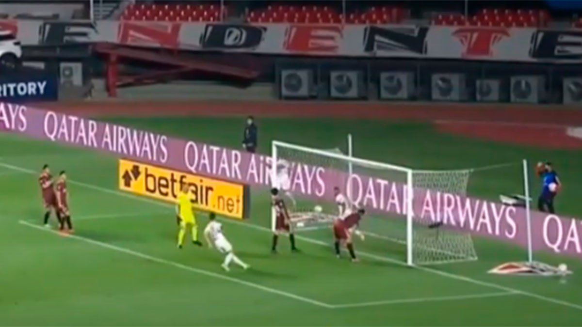 Fabrizio Angileri empañó su partido con un gol en contra