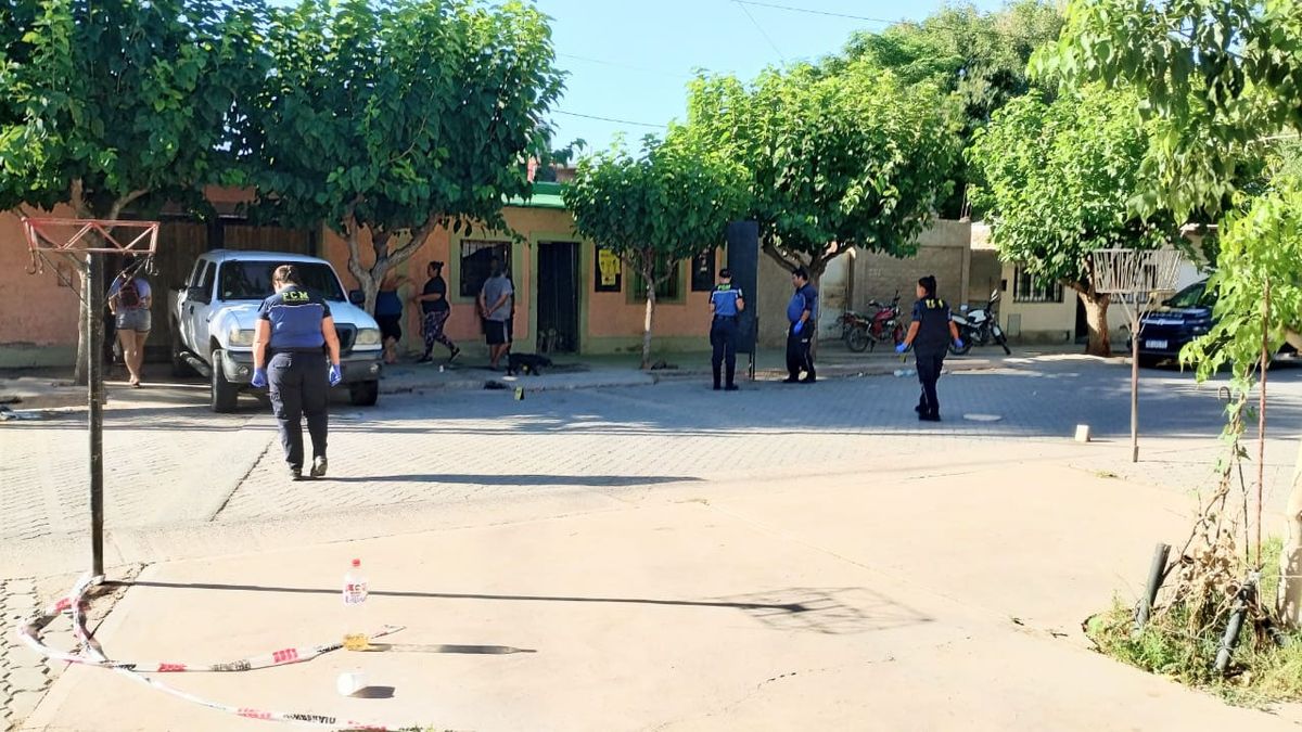 Los autores del crimen llegaron a calle Río Juramento al 3.700, de Las Heras, en un VW Fox. Dispararon 7 veces y escaparon.
