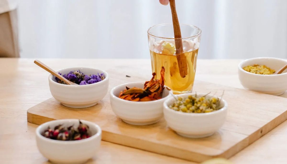 Te enseñamos una receta sencilla para que prepares un perfume casero para el baño. Te enseñamos una receta sencilla para que prepares un perfume casero para el baño.