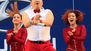 PSY en una batalla contra sus inquilinos