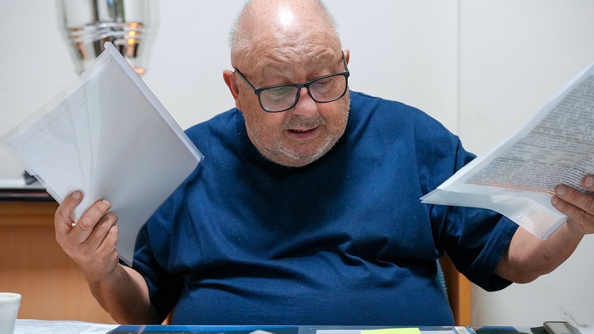 Omar Sperdutti explica la transferencia de $130 millones a empresas de su esposa e hijos.