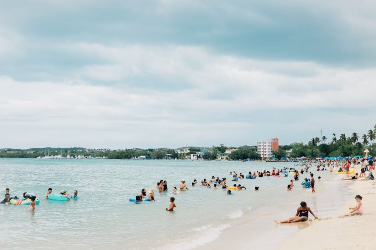 Playa El Combate es una de las más concurridas. Playa El Combate es una de las más concurridas.