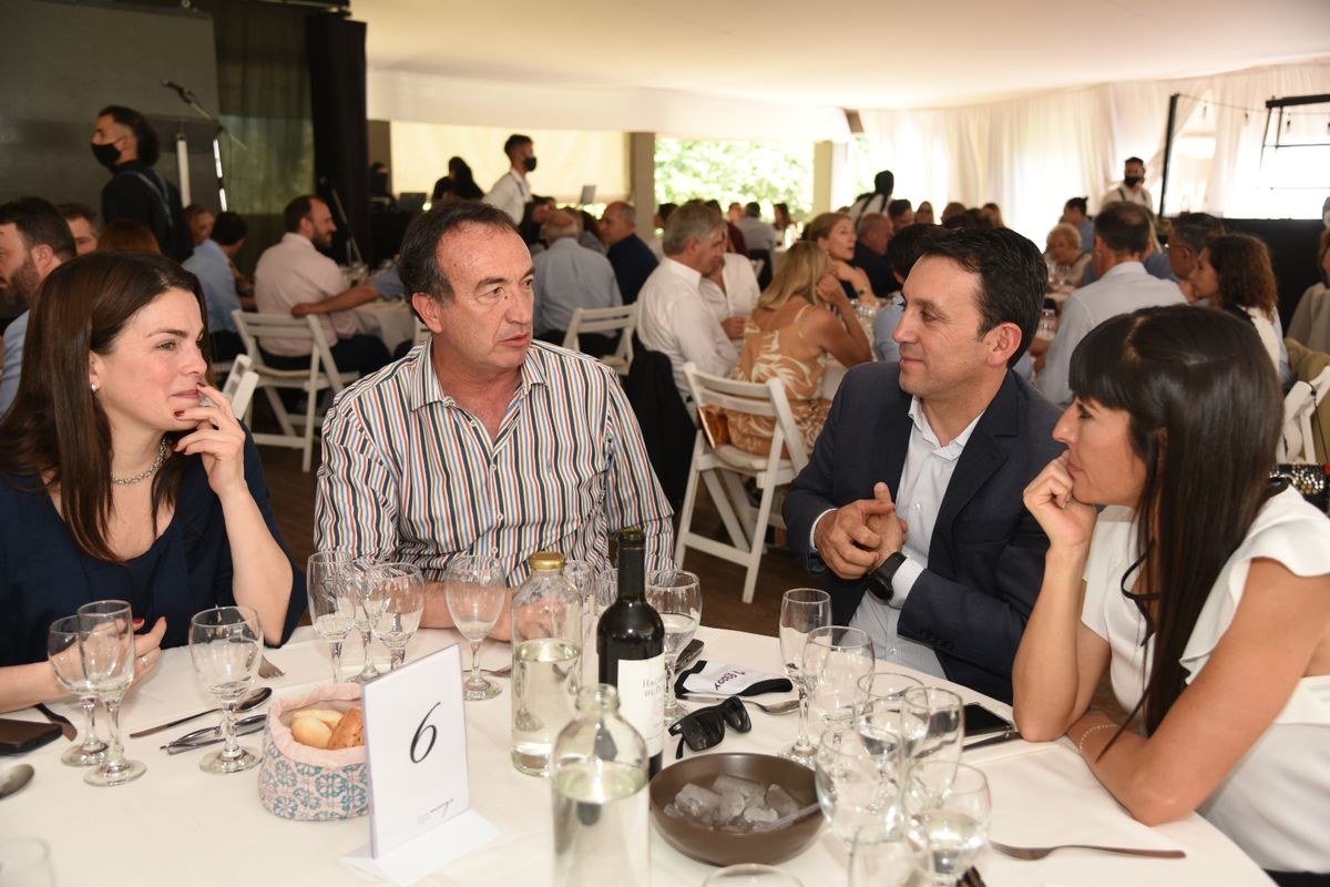 Josefina Canale, Gabriel Fidel, Tadeo Garc&iacute;a Zalazar y Pamela Verasay, en el almuerzo de Asinmet.