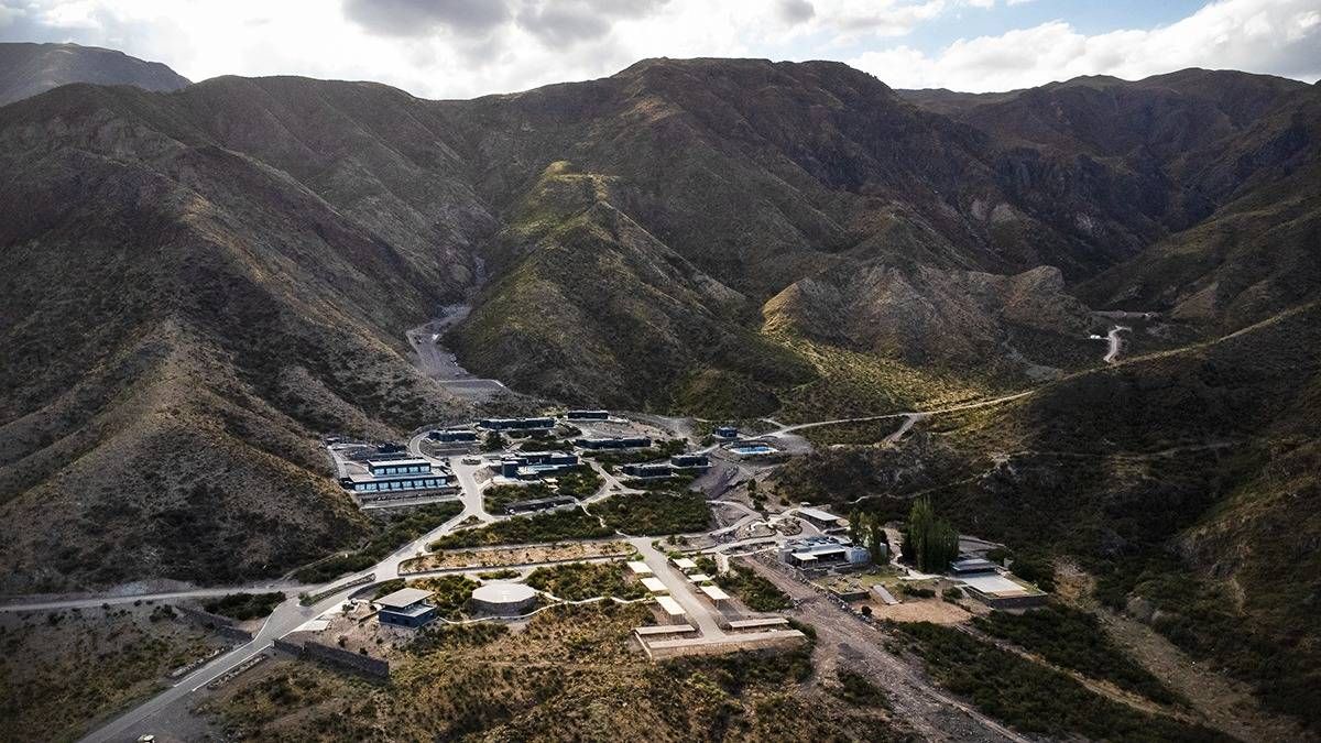 En sintonía con su visión sustentable se incorporaron 386 paneles solares para abastecer la energía necesaria. En sintonía con su visión sustentable se incorporaron 386 paneles solares para abastecer la energía necesaria.