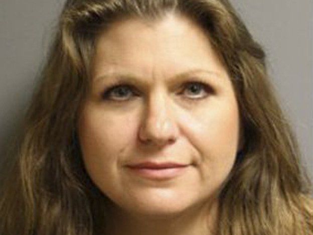 Detuvieron a una profesora por practicar sexo oral con un menor de edad en clase