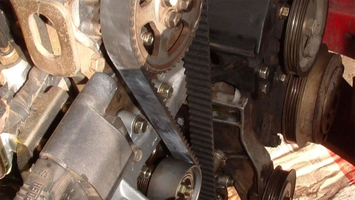 Siempre hay que pensar en cambiar la correa de distribución, cuando el auto supera los 65,000 mil kilómetros. Siempre hay que pensar en cambiar la correa de distribución, cuando el auto supera los 65,000 mil kilómetros.