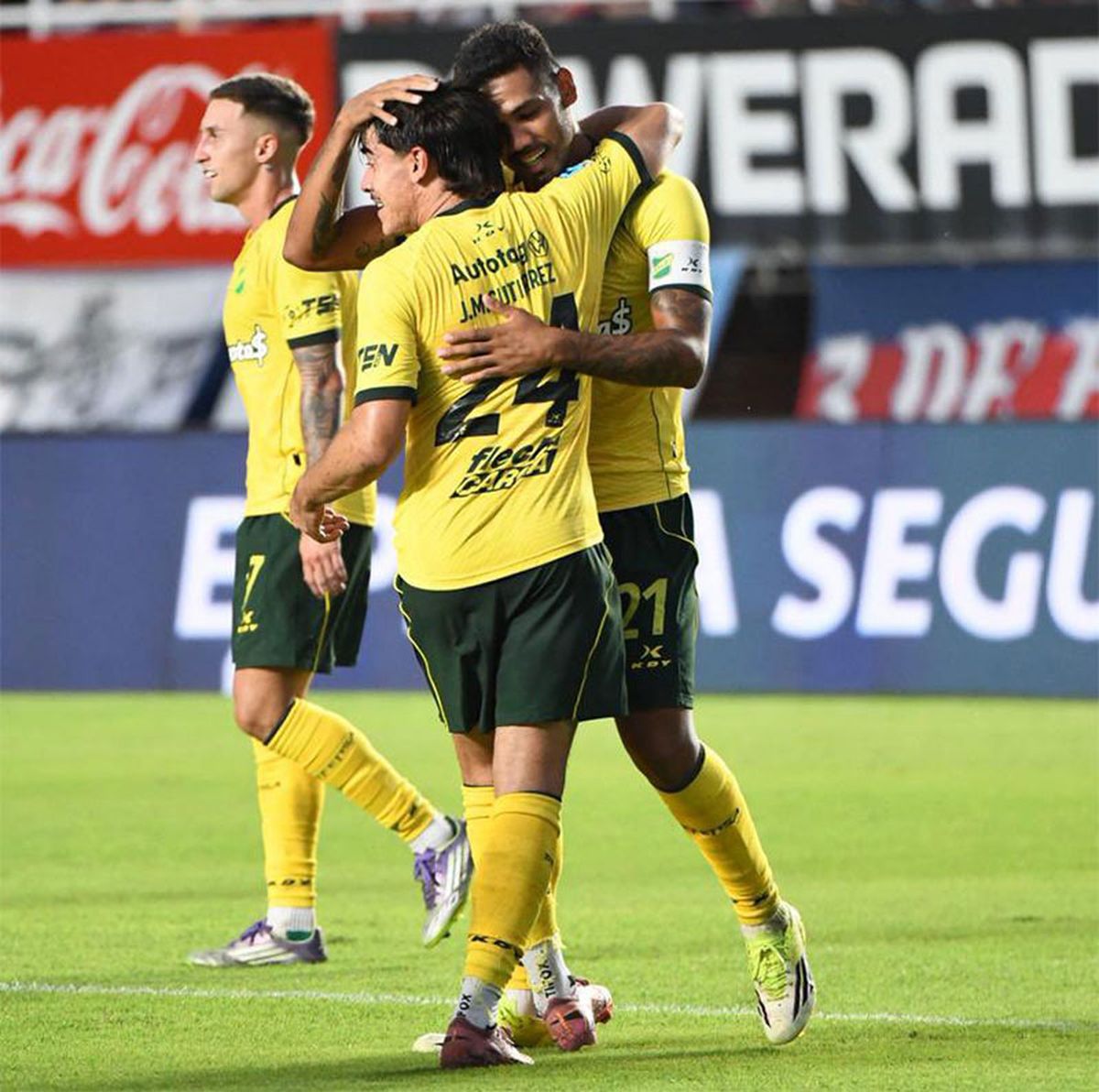 Defensa goleó al Ciclón.