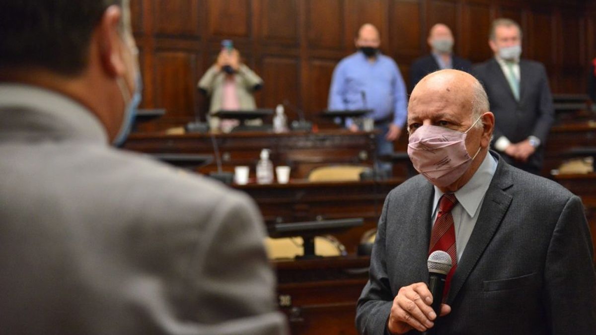 Mario Abed le toma juramento a Juan Carlos Jaliff.