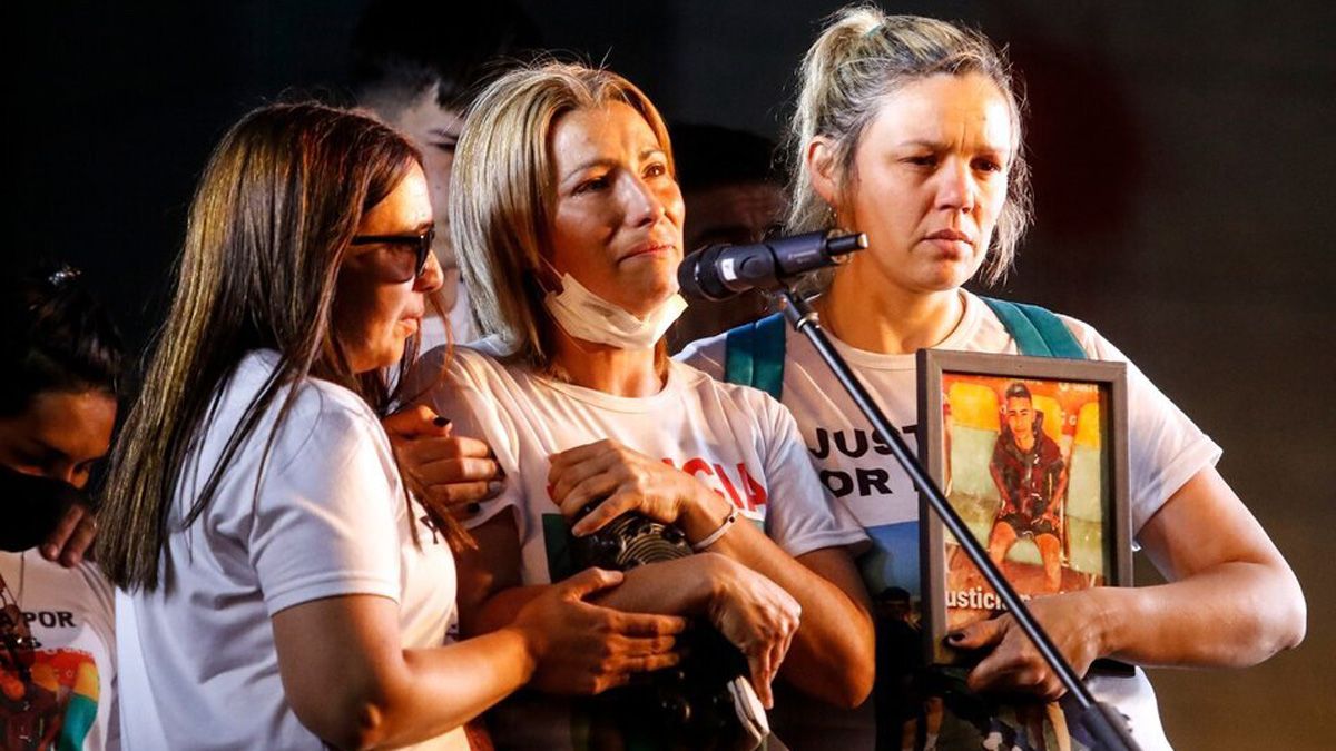 Cintia, la mamá de Lucas González, el adolescente asesinado por un balazo policial. En medio de una gran depresión, la mujer intentó quitarse la vida por tercera vez.