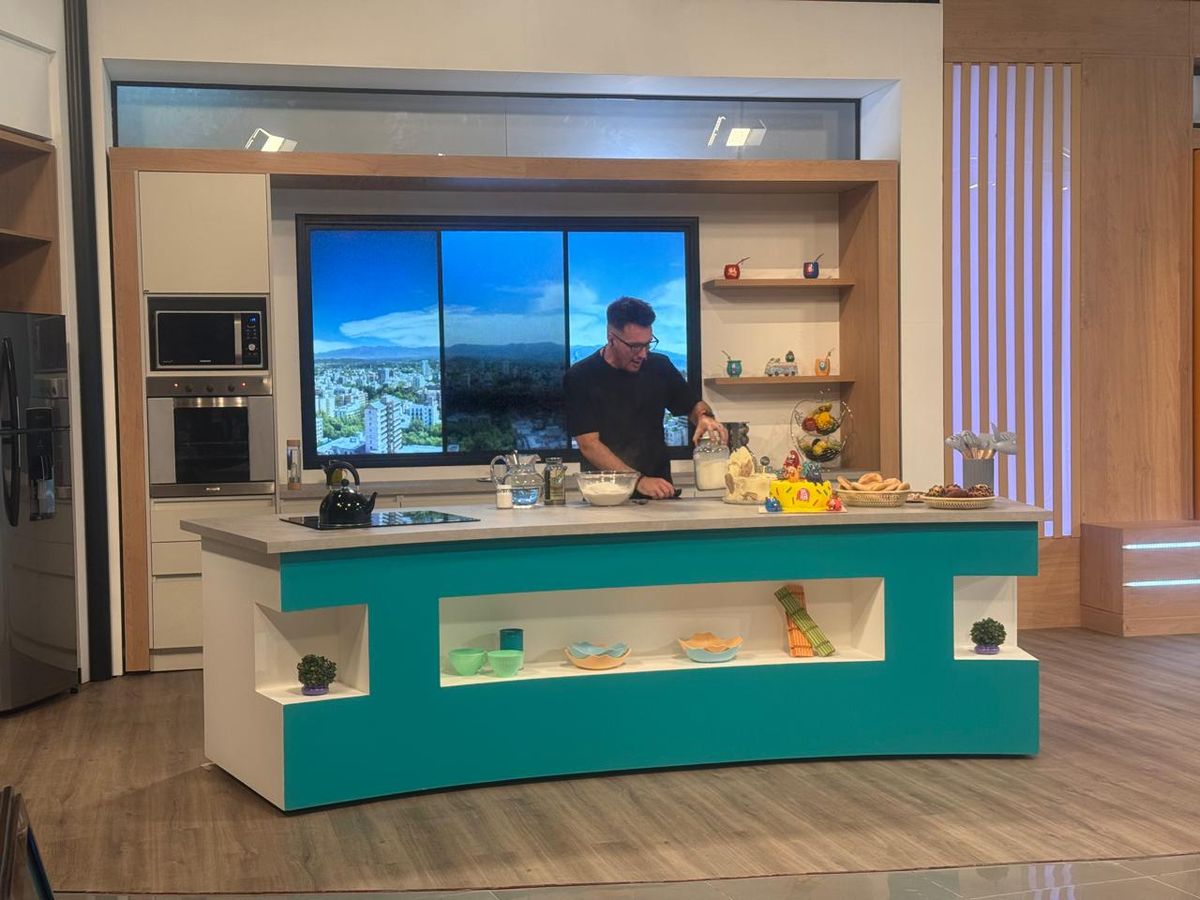 Ale mostró sus habilidades culinarias. Ale mostró sus habilidades culinarias.