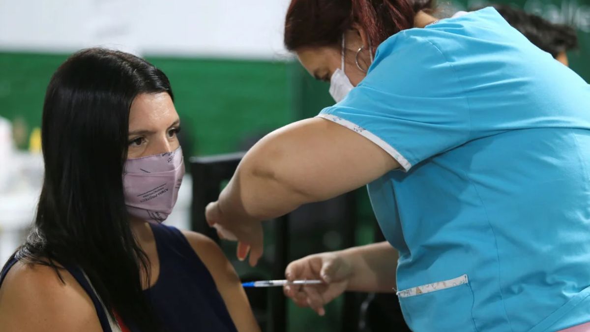 Covid-19: aumentó la venta de barbijos y alcohol en gel por la suba de casos positivos