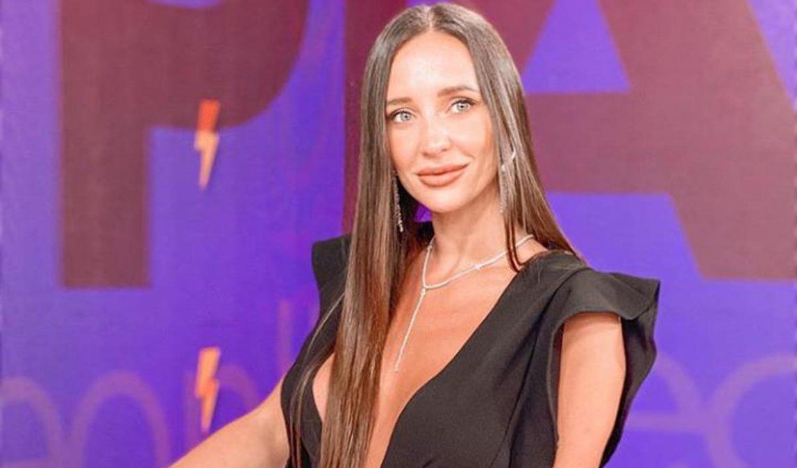 Qué hacía la panelista de Pampita limpiando como Dios la trajo al mundo