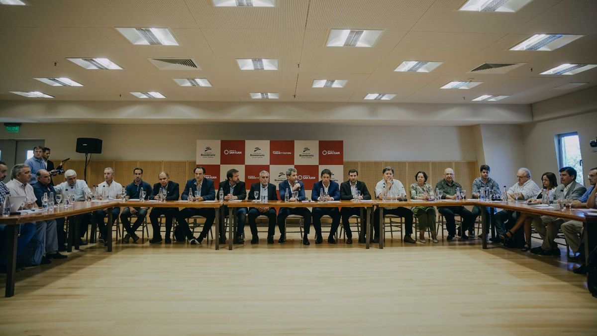 La reunión en San Juan de autoridades de la COVIAR con el gobernador Sergio Uñac.