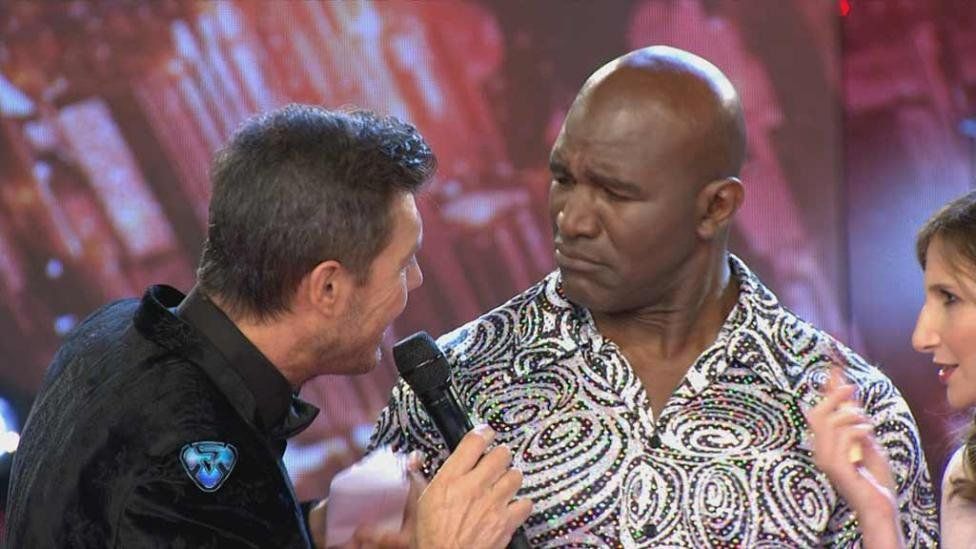Holyfield se calentó y presentó su renuncia al Bailando culpa de Polino