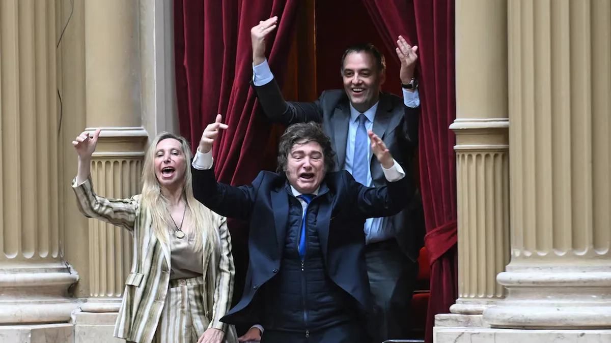 La secretaria de la Presidencia, Karina Milei, el presidente Javier Milei y el jefe de Gabinete, Manuel Adorni. La secretaria de la Presidencia, Karina Milei, el presidente Javier Milei y el jefe de Gabinete, Manuel Adorni.