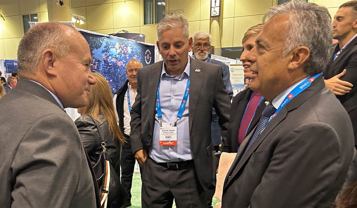 Alfredo Cornejo en Canadá junto al CEO de Impulsa SA.