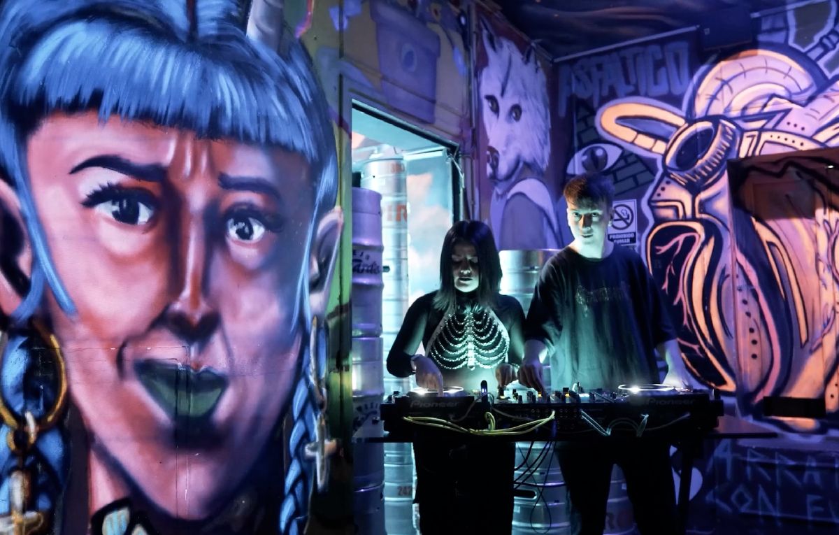 El programa tiene como eje mostrar la escena de la noche mendocina y los exponentes de la música electrónica local. El programa tiene como eje mostrar la escena de la noche mendocina y los exponentes de la música electrónica local.