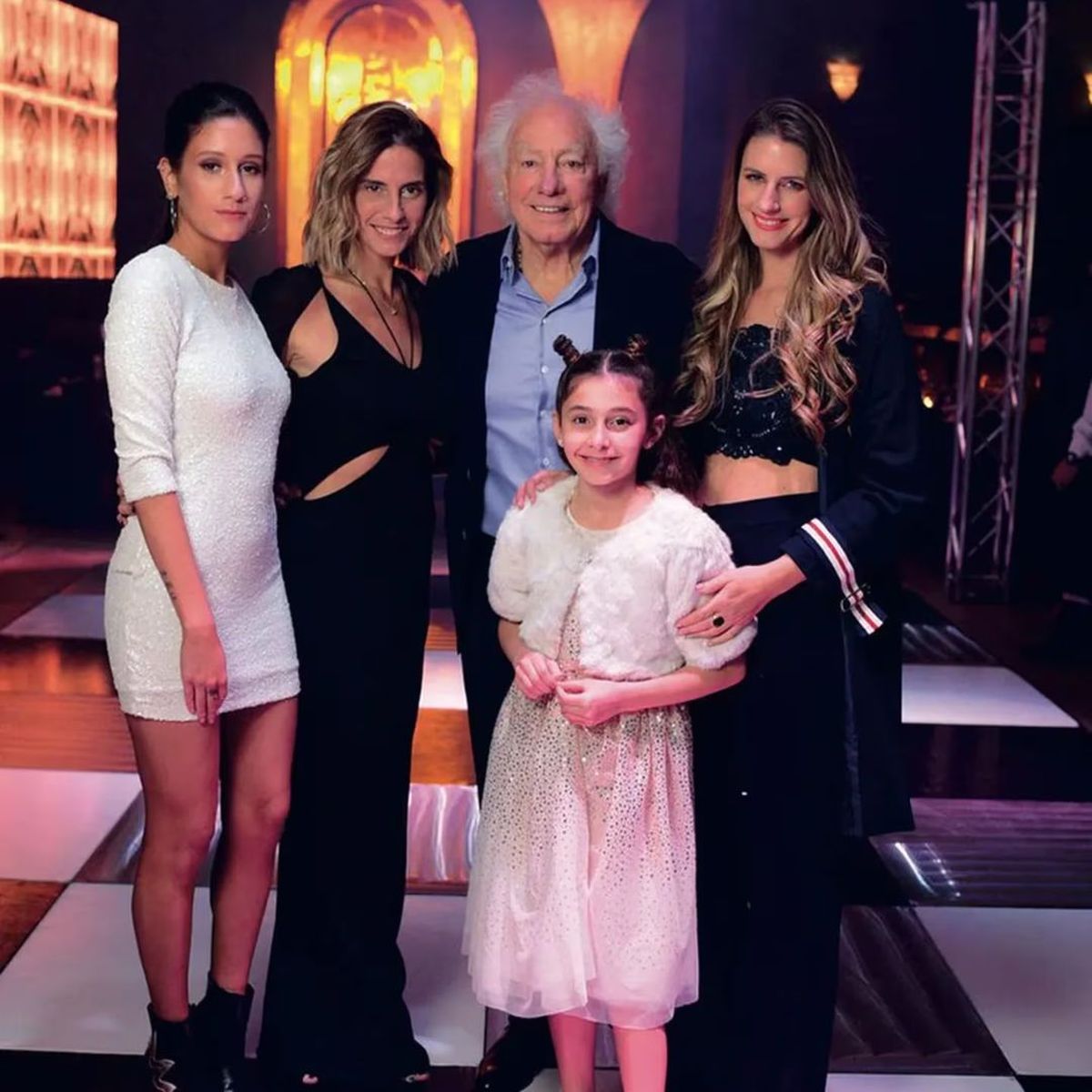 Guillermo Coppola y sus hijas hace un par de años. Guillermo Coppola y sus hijas hace un par de años.