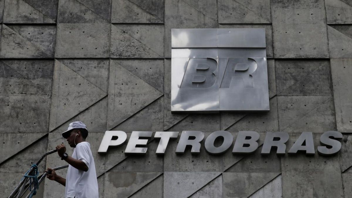 Petrobras Discovers One of History’s Largest Oil Deposits