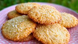 Las galletas con harina de coco son una de las recetas más sencillas y prácticas para incluir en la dieta.