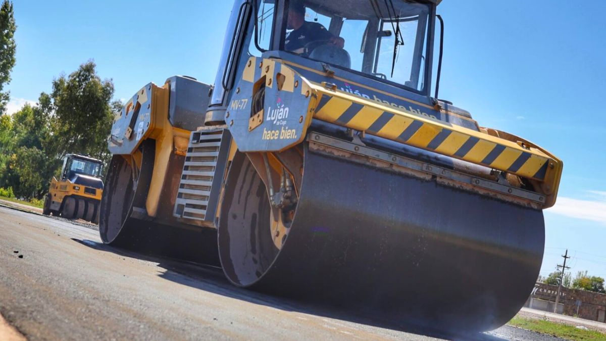 Luján de Cuyo termina la pavimentación de la colectora del Acceso Sur, de Boedo a Castro Barros. Luján de Cuyo termina la pavimentación de la colectora del Acceso Sur, de Boedo a Castro Barros.