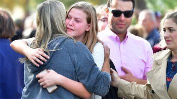 Un adolescente atacó a tiros a alumnos de una escuela en California y hay dos muertos