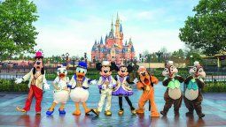 El Shanghai Disney Resort presentó nuevos disfraces de personajes el 29 de marzo mientras continuaba la cuenta regresiva para la celebración del quinto aniversario del resort a partir del 8 de abril. PARA USO DE CHINA DAILY