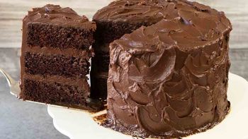 Cómo hacer la Torta Matilda: la receta de la película bien chocolatosa, cremosa y en 45 minutos Cómo hacer la Torta Matilda: la receta de la película bien chocolatosa, cremosa y en 45 minutos