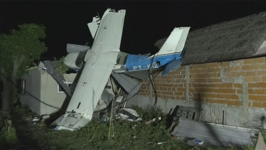 Una avioneta cayó sobre una casa abandonada en San Fernando y los pasajeros resultaron ilesos