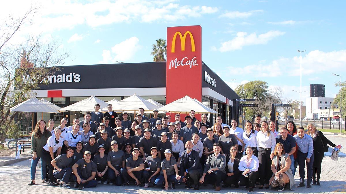 Los empleados de McDonalds y otras firmas de comida rápida cerraron un buen acuerdo salarial.
