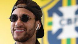 Neymar se sumó antes de lo previsto a la concentración de la selección de Brasil